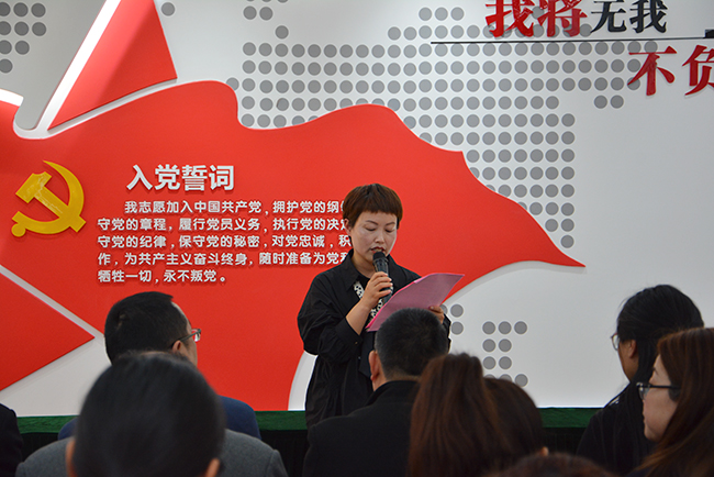 6、正余鎮小學趙琴老師為大家上黨課.jpg